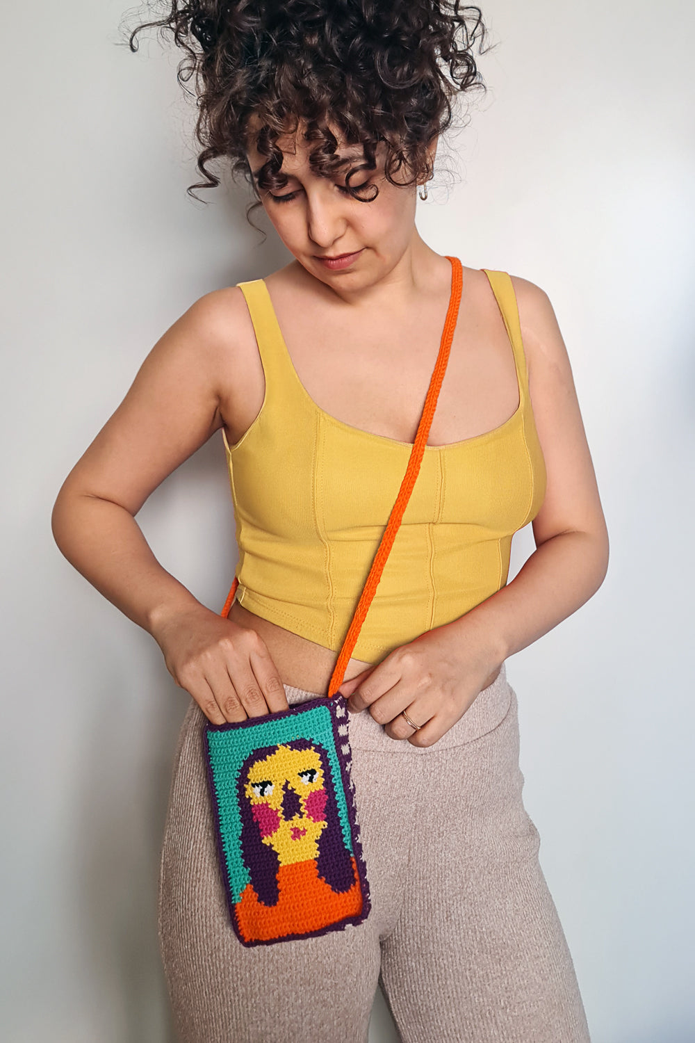 Sarıko Phone Bag worn, side view